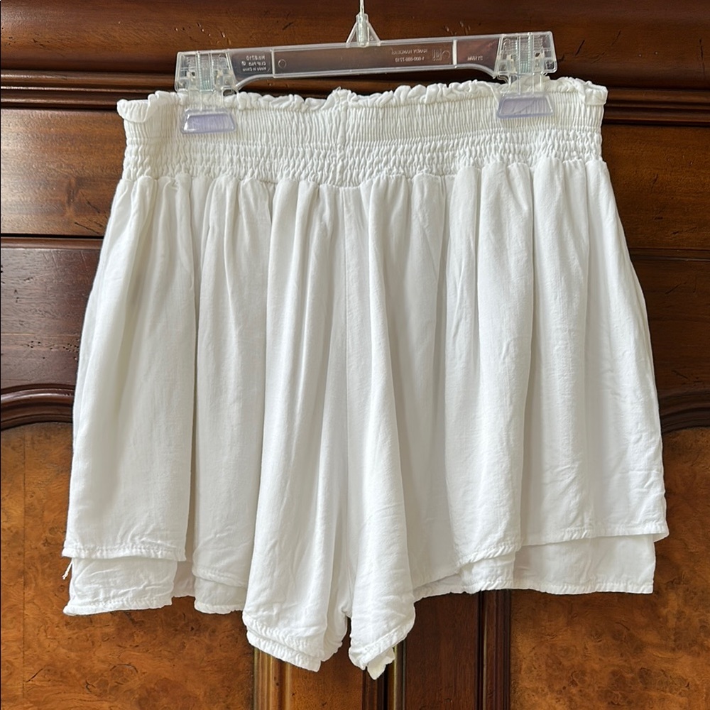 Emery Rose White Flowy Shorts - Picture 2 of 6